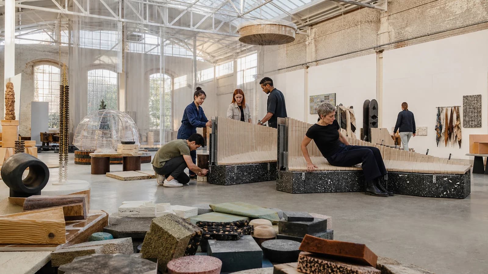 “London Design Festival 2026: तारीखें, जिले और उपयोगी योजना गाइड” लेख के लिए VJOURNAL कवर