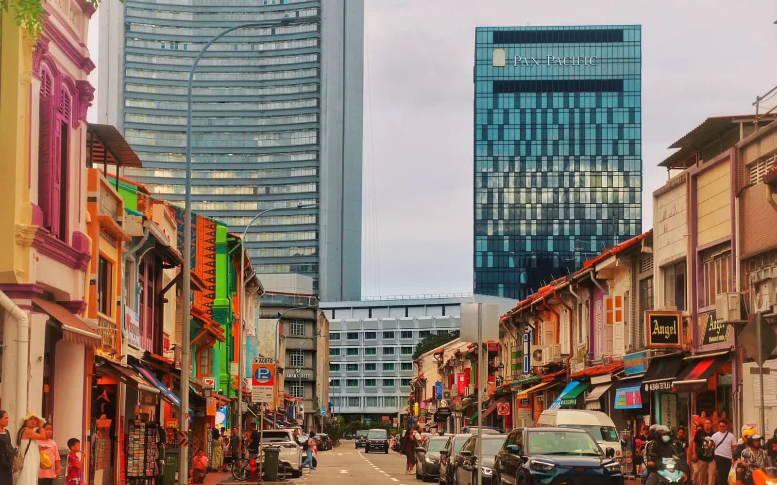 Une scène de rue dans le quartier Arab Street de Singapour